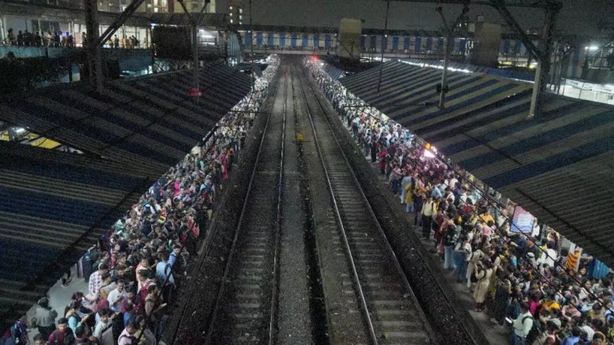 Mumbai tragedy: Two killed, three injured after being hit by train near Sandhurst Road amid unions protest