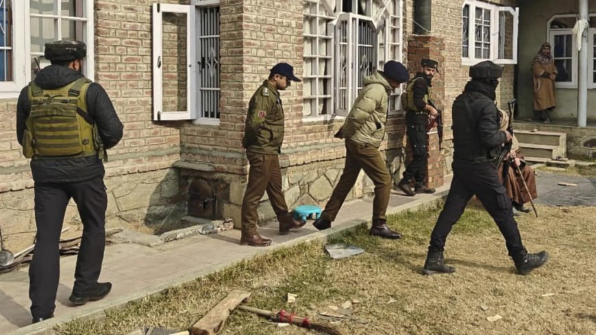 J&amp;K Police raid JeI-linked locations across Kashmir Valley