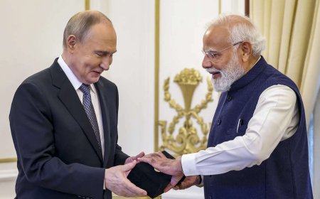 Putin promises non-stop energy, PM says Russia ties like pole star