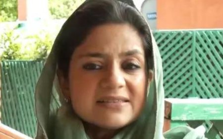 Iltija files police complaint against Nitish over hijab-tug row