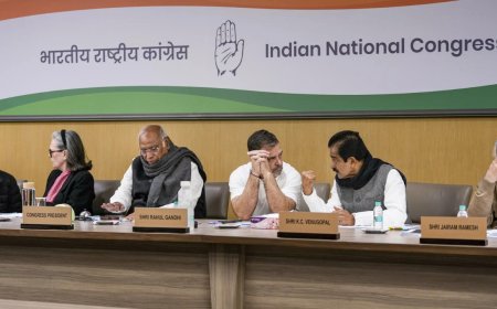 CWC meet: Congress leaders huddle up in Delhi; Siddaramaiah, DKS and Tharoor in attendance