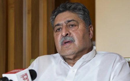 J&amp;K: Bilal Lone backs Mirwaiz, terms X bio barbs as ‘dishonest, dangerous'