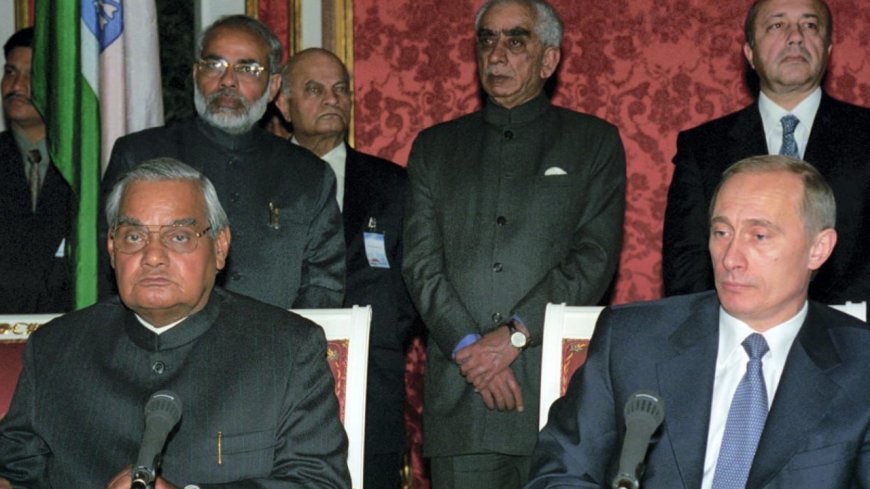 Moscow callback: When Modi first met Putin; photos from 2001 go viral ahead of Russian leader's India visit