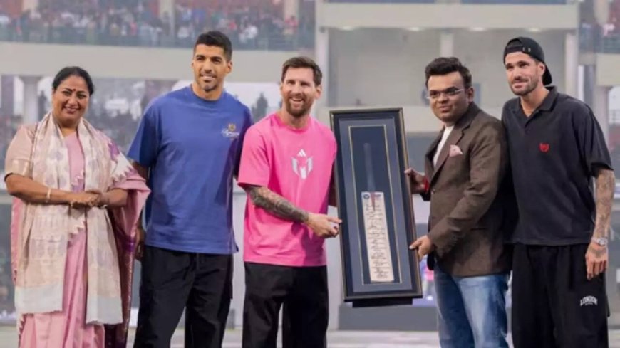Watch: Delhi CM Rekha Gupta greeted with 'AQI' chants at Messi event; opposition slams government over smog