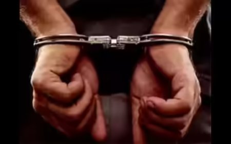 Cook held for spitting on chapatis