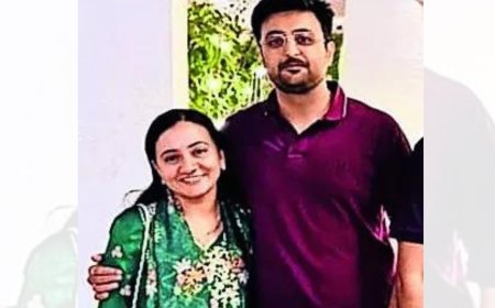 Engineer shoots wife accidentally; distressed by death, he kills self
