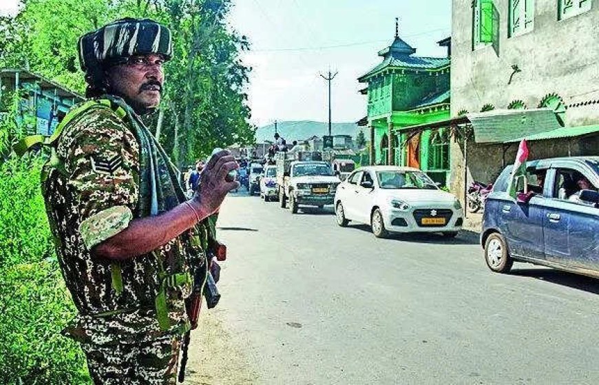 Police summonses to journos a 'new low', say J&amp;K parties