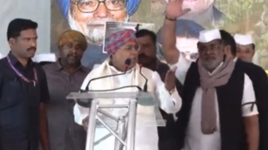 'Aye! Who's screaming DK, DK': Siddaramaiah loses cool as youth Congress leaders chant DKS slogans - watch