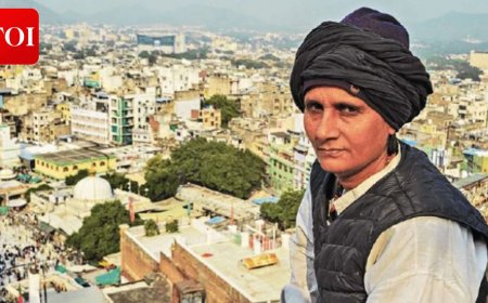 The woman who keeps Ramzan time with a cannon