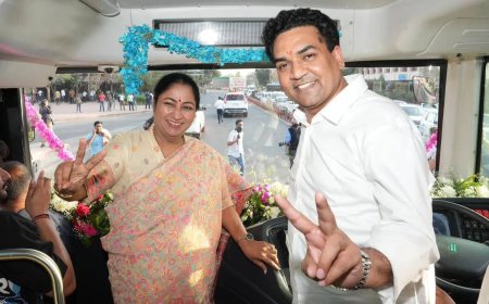 Delhi govt launches double-decker bus tour to capital landmarks in bid to boost tourism