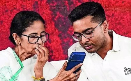 West Bengal: Didi begins sit-in, alleges EC 'plot' to delete voters' names
