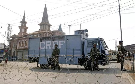 Kashmir netas meet Iran envoy, slam Khamenei’s killing