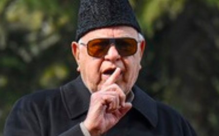 Court recalls non-bailable warrant against Farooq after issuing it