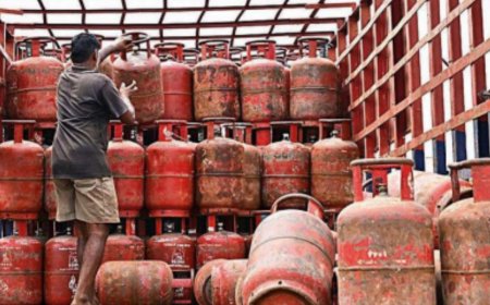 Govt clamps down on LPG refills for piped gas users