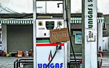Petrol stations put up 'no stock' boards as pumps run dry
