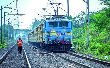 Railways fines IRCTC Rs 10L for poor food quality
