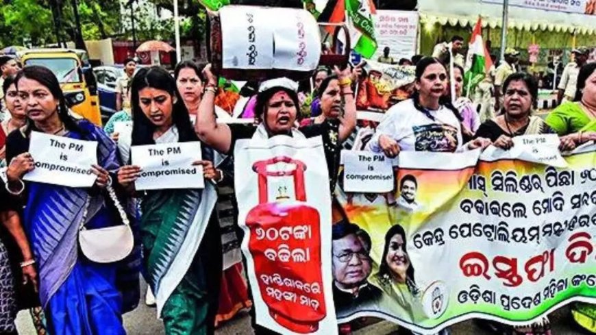 LPG price hike: Mamata calls for protests, Sidda seeks PM Modi's ouster