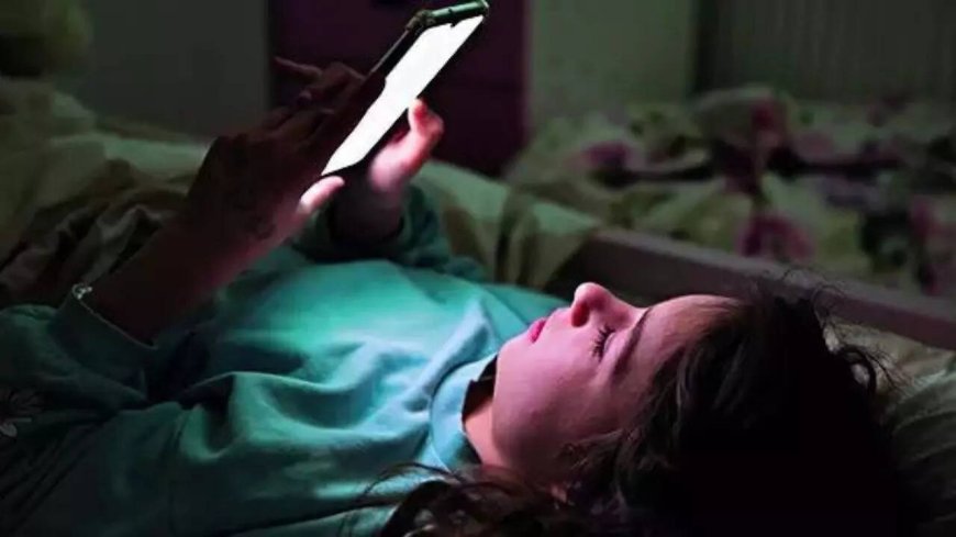 Top legal experts split on social media ban for kids