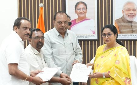 Delhi government committed to address issues faced by sanitation workers: CM Gupta