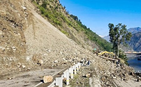 Landslides block Jammu-Srinagar National Highway in Ramban