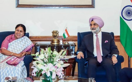 CM Gupta, LG Sandhu attend GGSIPU convocation; 26,649 degrees conferred