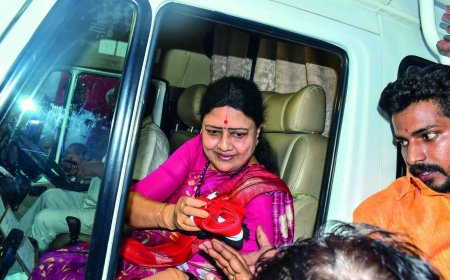 Tamil Nadu polls: Sasikala takes front seat, invokes Jaya's name &amp; style