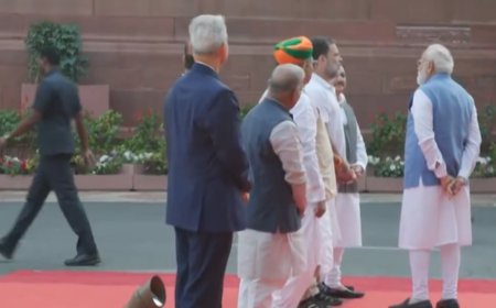 Rare Modi-Rahul interaction breaks the internet