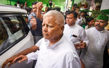 SC refuses to junk land-for-rail jobs FIR against Lalu