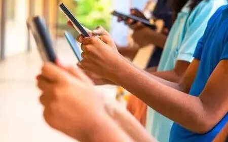 In 3 years, mobile ban in schools globally have doubled: Report