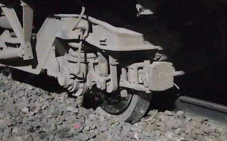 Vande Bharat derailment: Coach slips off tracks at Pune station