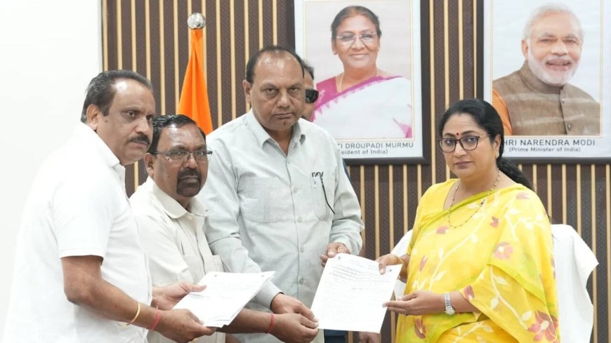 Delhi government committed to address issues faced by sanitation workers: CM Gupta