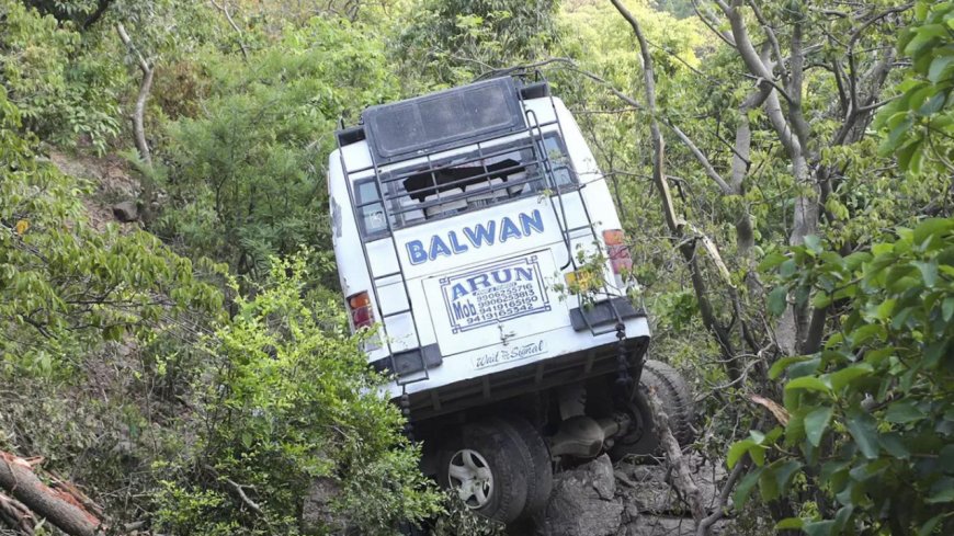 Bus plunges into Udhampur gorge, 21 dead