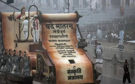 Cabinet okays plan to put Vande Mataram on a par with Jana Gana Mana