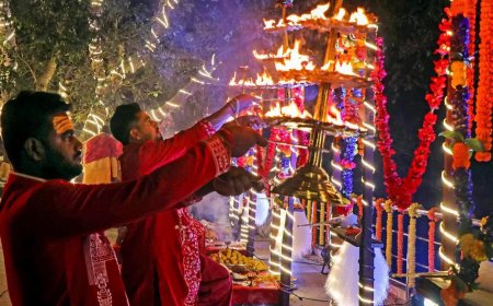 ‘Hindus only’ banner appears at Bengal temple
