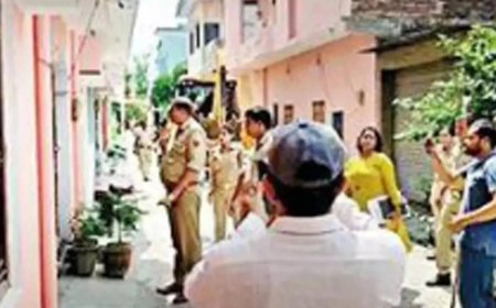 Kolkata cops crack the whip after bulldozer run