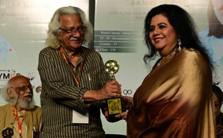 A shared songbook, Runa Laila reassuring constant in delicate Indo-Bangla ties